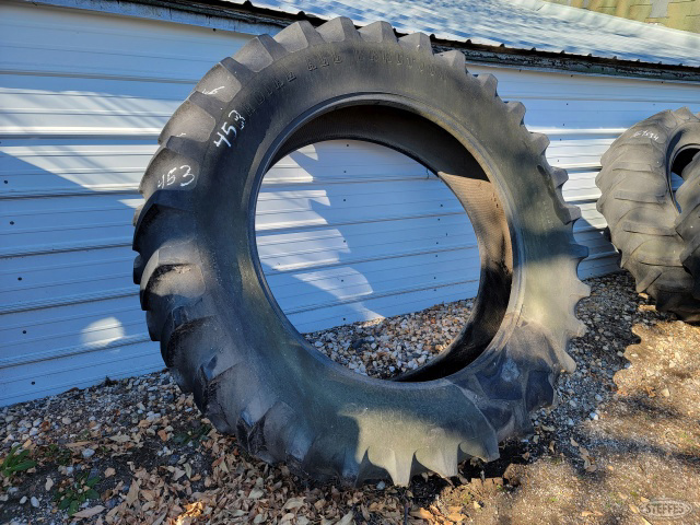 (1) 18.4R46 tire
